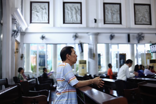 Nhà thờ 5 tháp vòm như 'cung điện' ở TP.HCM, có tượng Đức Mẹ bằng đồng đen