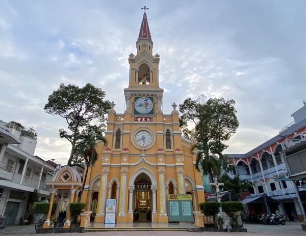 Nhà thờ Cha Tam 125 tuổi ở Chợ Lớn, độc đáo 'nửa Pháp nửa Hoa' Nhà thờ Cha Tam 125 tuổi ở Chợ Lớn, độc đáo 'nửa Pháp nửa Hoa'