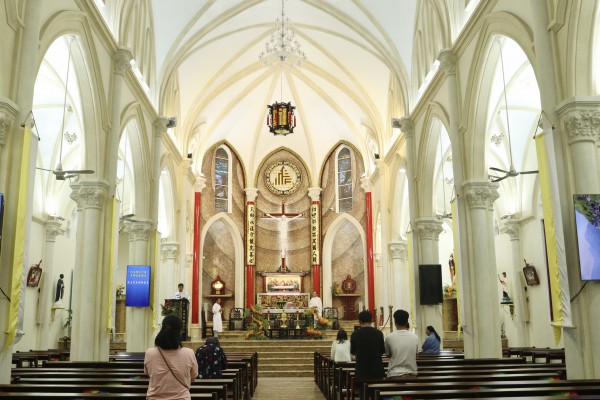 Nhà thờ Cha Tam 125 tuổi ở Chợ Lớn, độc đáo 'nửa Pháp nửa Hoa' Nhà thờ Cha Tam 125 tuổi ở Chợ Lớn, độc đáo 'nửa Pháp nửa Hoa'