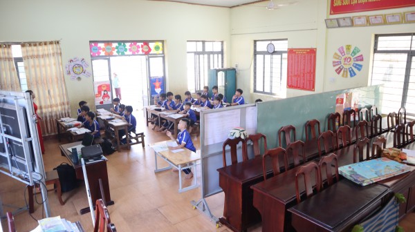 Nhà trường 'kêu cứu' vì lớp học xuống cấp trong vùng quy hoạch bô xít