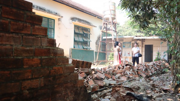 Nhà trường 'kêu cứu' vì lớp học xuống cấp trong vùng quy hoạch bô xít