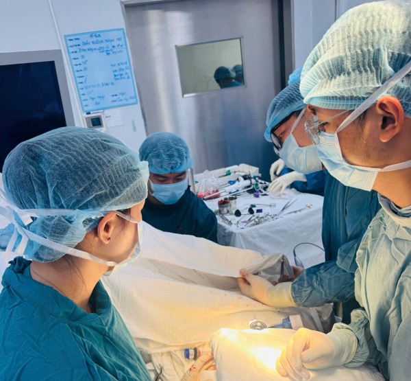 Nhét ‘trứng rồng’ vào hậu môn, nam bệnh nhân 31 tuổi phải cấp cứu