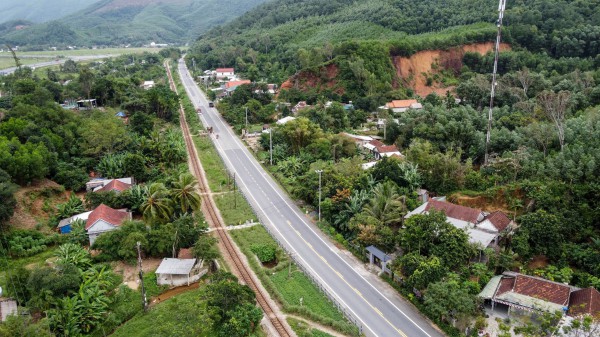 Nhiều hộ dân ở Thừa Thiên - Huế đứng ngồi không yên, lo sạt lở núi