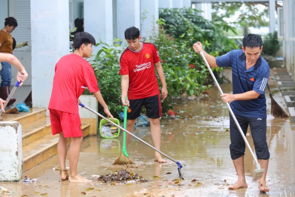 Nhiều khu vực phía tây Nha Trang bị ngập sâu