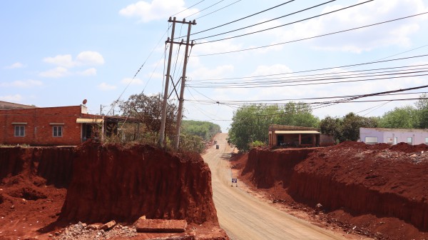 Nhiều nhà dân chênh vênh bên mép vực sâu: Quản lý công trình nói gì? Nhiều nhà dân chênh vênh bên mép vực sâu: Quản lý công trình nói gì?