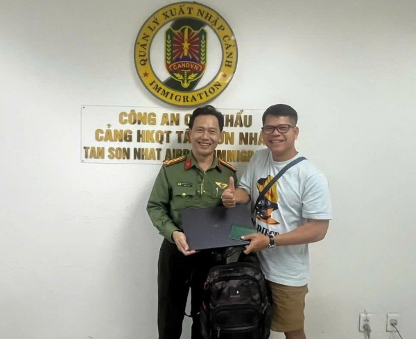 Nhiều tỉ đồng, vàng thất lạc được trao trả cho khách ở sân bay Tân Sơn Nhất