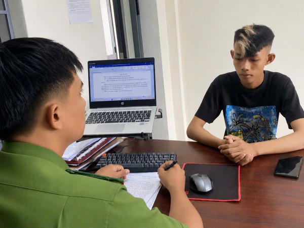 Nhóm học sinh lớp 8 mưu trí giúp công an bắt nghi phạm trộm cắp Nhóm học sinh lớp 8 mưu trí giúp công an bắt nghi phạm trộm cắp