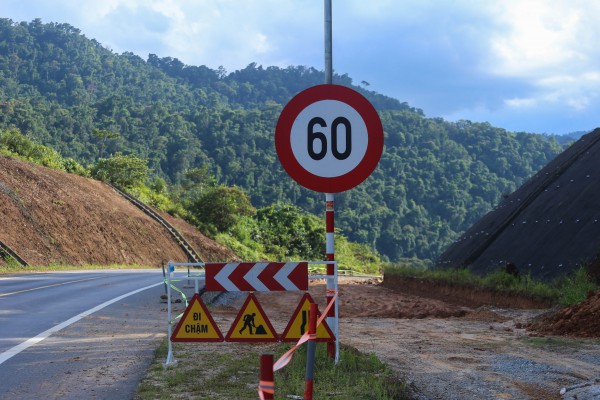 Những cây cầu vượt núi mở rộng cao tốc La Sơn - Hòa Liên Những cây cầu vượt núi mở rộng cao tốc La Sơn - Hòa Liên