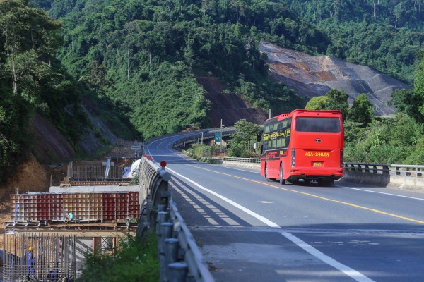 Những cây cầu vượt núi mở rộng cao tốc La Sơn - Hòa Liên Những cây cầu vượt núi mở rộng cao tốc La Sơn - Hòa Liên
