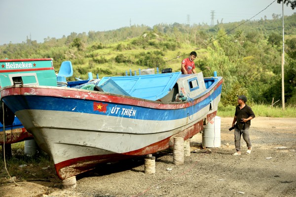 Những con tàu 'gãy cánh' sau bão Kalmaegi