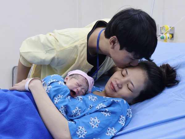 Những em bé ‘0 giờ’ chào đón năm mới 2026, mong thành nhân tài