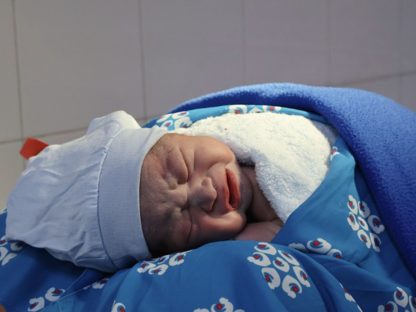 Những em bé ‘0 giờ’ chào đón năm mới 2026, mong thành nhân tài