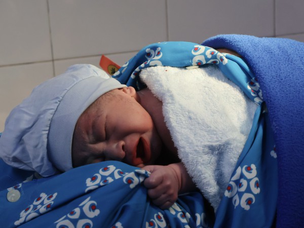 Những em bé ‘0 giờ’ chào đón năm mới 2026, mong thành nhân tài