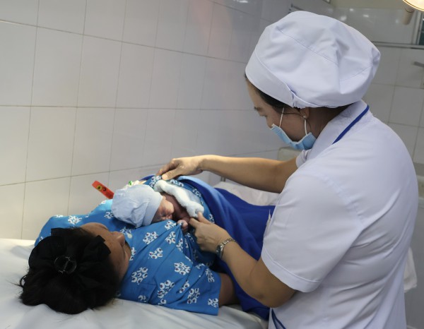 Những em bé ‘0 giờ’ chào đón năm mới 2026, mong thành nhân tài