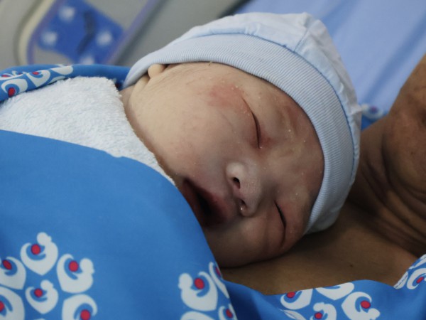 Những em bé ‘0 giờ’ chào đón năm mới 2026, mong thành nhân tài