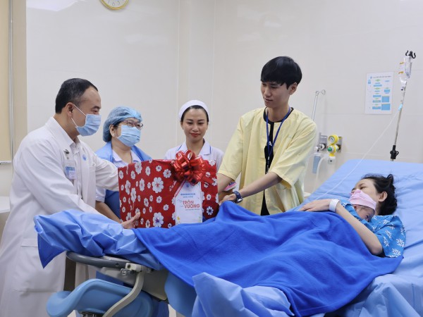 Những em bé ‘0 giờ’ chào đón năm mới 2026, mong thành nhân tài