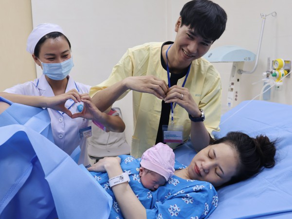 Những em bé ‘0 giờ’ chào đón năm mới 2026, mong thành nhân tài