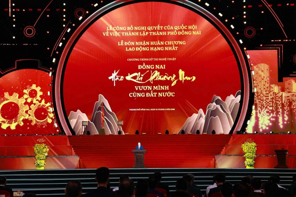 Những hình ảnh rực rỡ trong ngày đón nhận Nghị quyết thành lập thành phố Đồng Nai