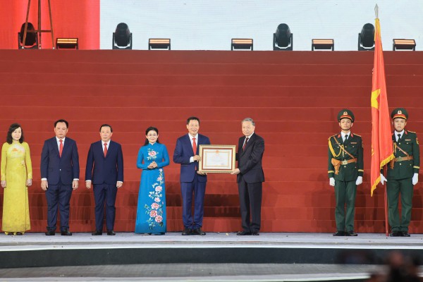 Những hình ảnh rực rỡ trong ngày đón nhận Nghị quyết thành lập thành phố Đồng Nai