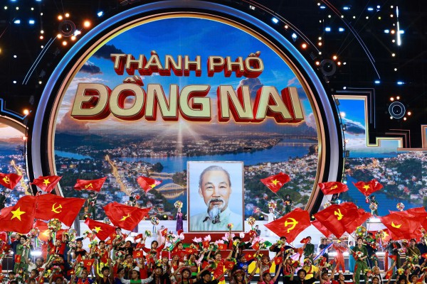 Những hình ảnh rực rỡ trong ngày đón nhận Nghị quyết thành lập thành phố Đồng Nai