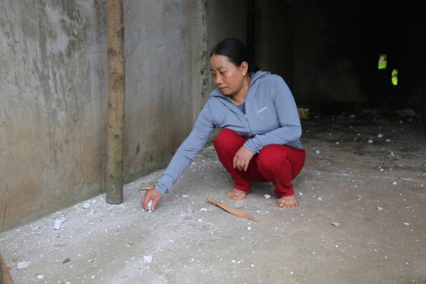 Nổ mìn khai thác đá làm vỡ mái nhà dân ở Quảng Trị