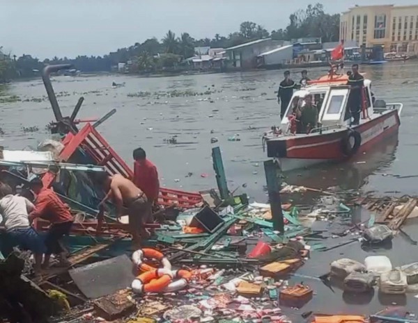 Nổ tàu thu mua hải sản ở An Giang, 5 người bị thương