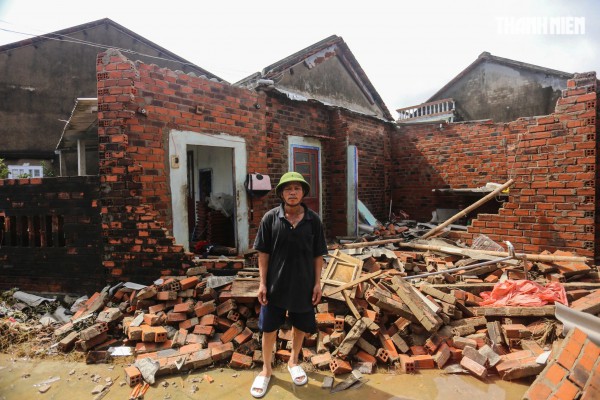 Nơi trũng nhất rốn lũ Hòa Xuân: Thôn xóm tan hoang, nhiều nhà còn đang ngập Nơi trũng nhất rốn lũ Hòa Xuân: Thôn xóm tan hoang, nhiều nhà còn đang ngập