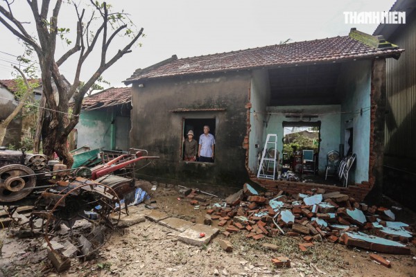 Nơi trũng nhất rốn lũ Hòa Xuân: Thôn xóm tan hoang, nhiều nhà còn đang ngập Nơi trũng nhất rốn lũ Hòa Xuân: Thôn xóm tan hoang, nhiều nhà còn đang ngập