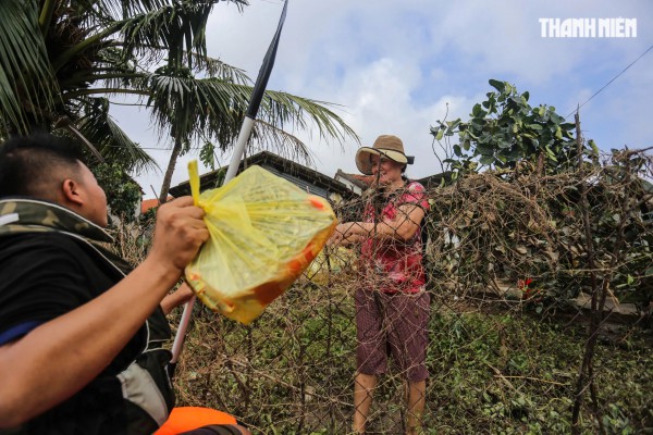 Nơi trũng nhất rốn lũ Hòa Xuân: Thôn xóm tan hoang, nhiều nhà còn đang ngập Nơi trũng nhất rốn lũ Hòa Xuân: Thôn xóm tan hoang, nhiều nhà còn đang ngập