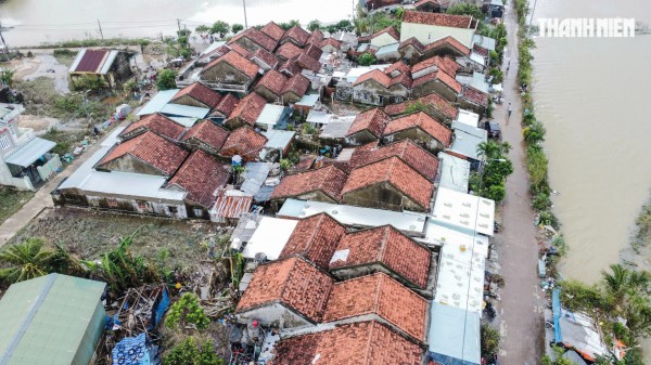 Nơi trũng nhất rốn lũ Hòa Xuân: Thôn xóm tan hoang, nhiều nhà còn đang ngập Nơi trũng nhất rốn lũ Hòa Xuân: Thôn xóm tan hoang, nhiều nhà còn đang ngập
