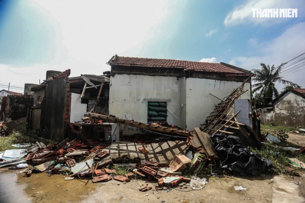 Nơi trũng nhất rốn lũ Hòa Xuân: Thôn xóm tan hoang, nhiều nhà còn đang ngập Nơi trũng nhất rốn lũ Hòa Xuân: Thôn xóm tan hoang, nhiều nhà còn đang ngập