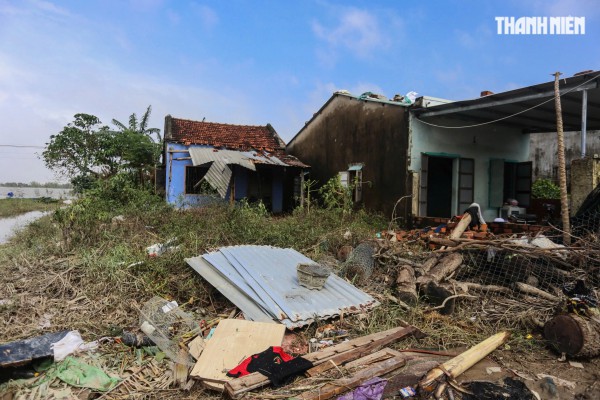 Nơi trũng nhất rốn lũ Hòa Xuân: Thôn xóm tan hoang, nhiều nhà còn đang ngập Nơi trũng nhất rốn lũ Hòa Xuân: Thôn xóm tan hoang, nhiều nhà còn đang ngập