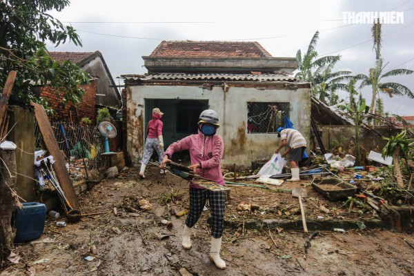 Nơi trũng nhất rốn lũ Hòa Xuân: Thôn xóm tan hoang, nhiều nhà còn đang ngập Nơi trũng nhất rốn lũ Hòa Xuân: Thôn xóm tan hoang, nhiều nhà còn đang ngập