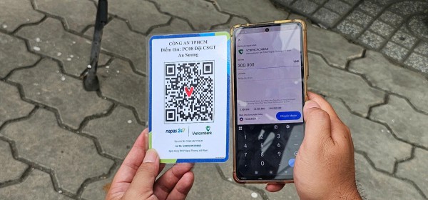 Nộp phạt giao thông qua QR tại chỗ, người dân TP.HCM khen tiện lợi Nộp phạt giao thông qua QR tại chỗ, người dân TP.HCM khen tiện lợi