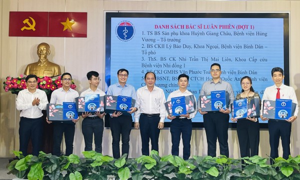 Nữ bác sĩ trẻ chuyên môn giỏi đầu tiên TP.HCM đăng ký đến đặc khu Côn Đảo Nữ bác sĩ trẻ chuyên môn giỏi đầu tiên TP.HCM đăng ký đến đặc khu Côn Đảo