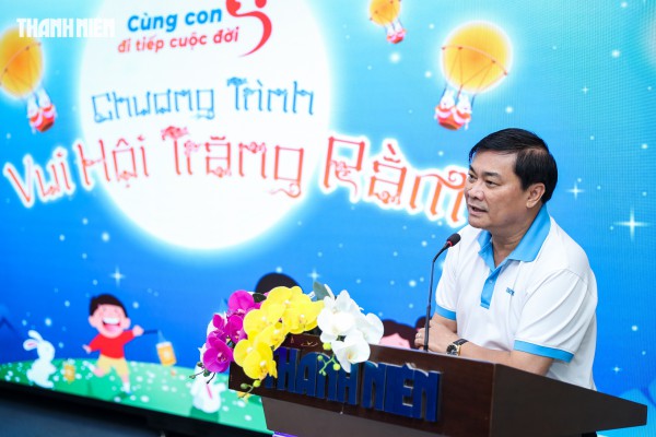 Nụ cười trẻ thơ sáng bừng đêm hội Trung thu ở tòa soạn Báo Thanh Niên