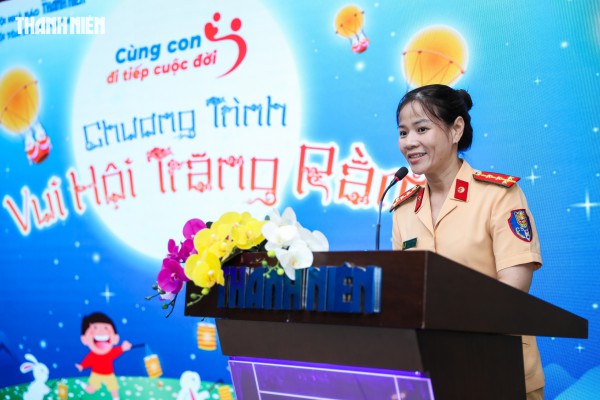 Nụ cười trẻ thơ sáng bừng đêm hội Trung thu ở tòa soạn Báo Thanh Niên
