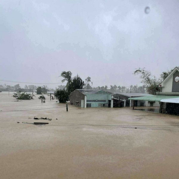 'Nước đã ngập nửa nhà': Người dân Đắk Lắk cầu cứu trong đêm vì lũ dâng nhanh 'Nước đã ngập nửa nhà': Người dân Đắk Lắk cầu cứu trong đêm vì lũ dâng nhanh