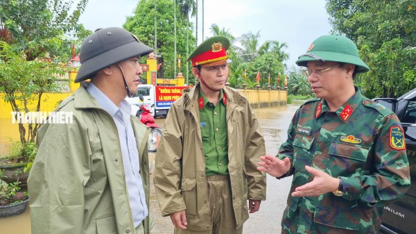 Nước lũ bao vây nhiều khu dân cư ở Quảng Ngãi Nước lũ bao vây nhiều khu dân cư ở Quảng Ngãi