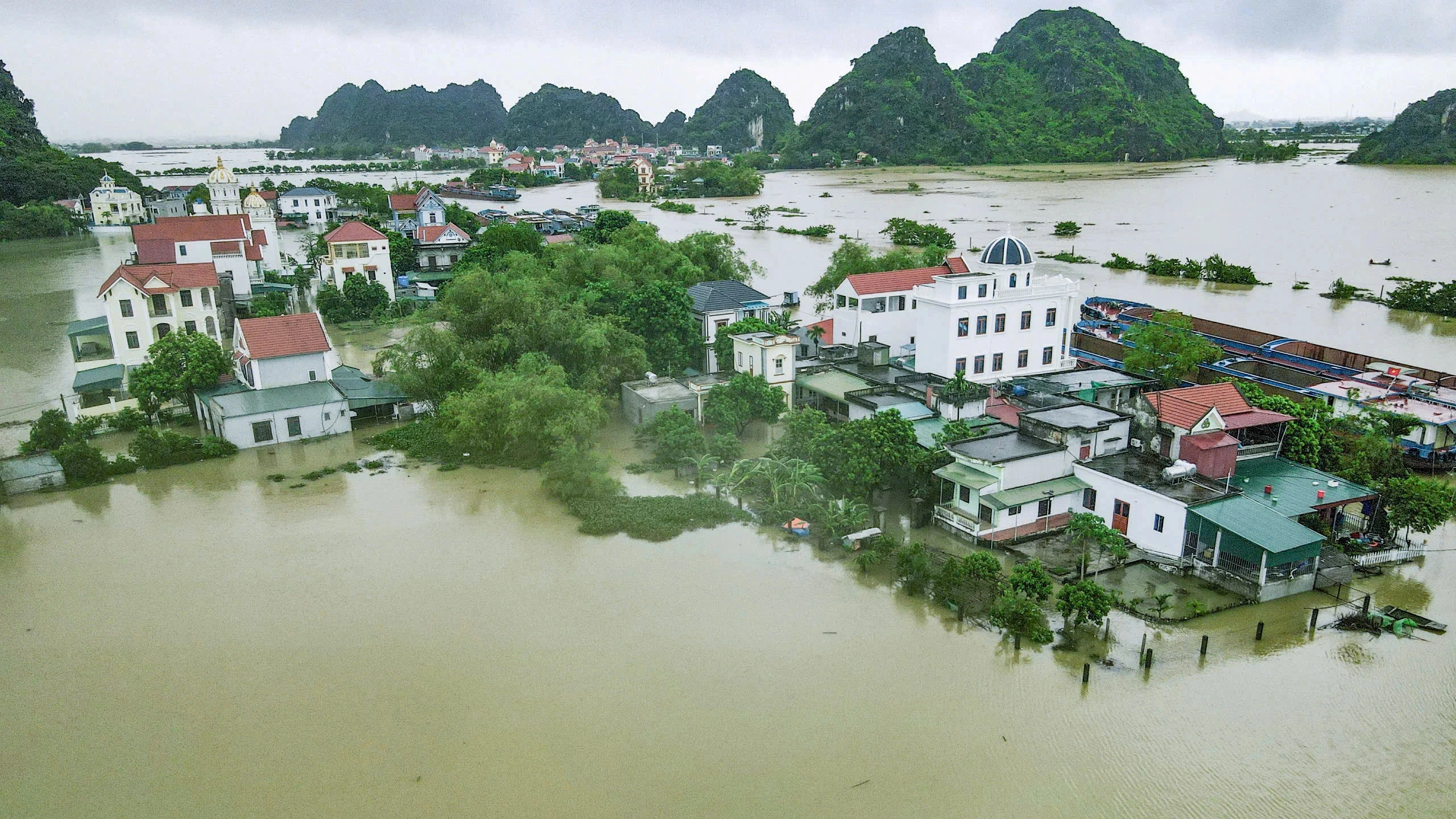 Nước sông Hoàng Long dâng cao, Chủ tịch tỉnh Ninh Bình phát lệnh di dân