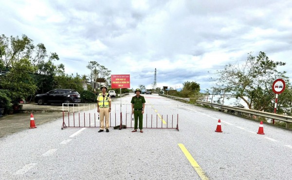 Nước sông Lam dâng cao, Quốc lộ 1A ngập sâu Nước sông Lam dâng cao, Quốc lộ 1A ngập sâu