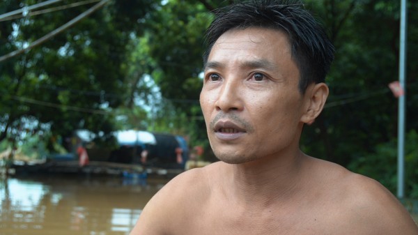 Nước sông Mã ồ ạt đổ vào nhà dân Nước sông Mã ồ ạt đổ vào nhà dân