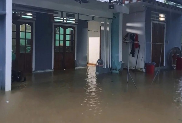 Nước sông Vu Gia, Túy Loan dâng cao, người dân trắng đêm chạy lụt Nước sông Vu Gia, Túy Loan dâng cao, người dân trắng đêm chạy lụt