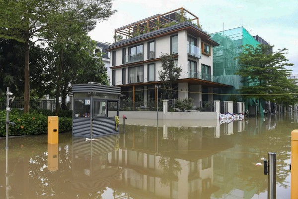 Nước vẫn 'bao vây' khu biệt thự triệu đô ở Hà Nội Nước vẫn 'bao vây' khu biệt thự triệu đô ở Hà Nội