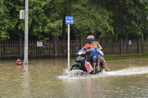 Nước vẫn 'bao vây' khu biệt thự triệu đô ở Hà Nội Nước vẫn 'bao vây' khu biệt thự triệu đô ở Hà Nội