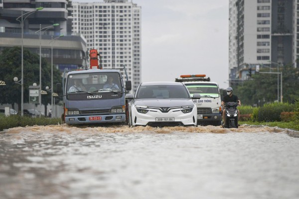 Nước vẫn 'bao vây' khu biệt thự triệu đô ở Hà Nội Nước vẫn 'bao vây' khu biệt thự triệu đô ở Hà Nội