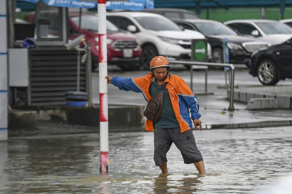 Nước vẫn 'bao vây' khu biệt thự triệu đô ở Hà Nội Nước vẫn 'bao vây' khu biệt thự triệu đô ở Hà Nội