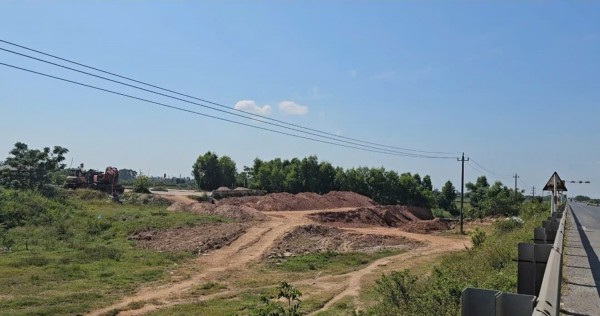 Nút giao 'đắp chiếu' gần 4 năm vừa thi công đã phát sinh tố cáo