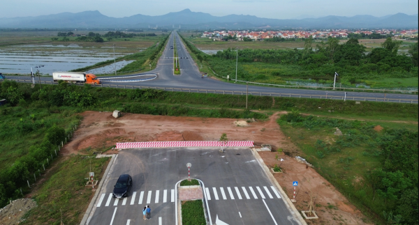 Nút giao 'đắp chiếu' gần 4 năm vừa thi công đã phát sinh tố cáo