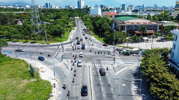 Nút giao thông cầu Hòa Xuân sắp 'lột xác', người dân vui mừng thoát cảnh ùn tắc Nút giao thông cầu Hòa Xuân sắp 'lột xác', người dân vui mừng thoát cảnh ùn tắc